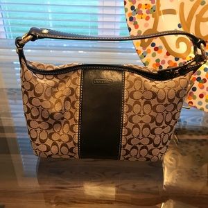 Small wristlet Coach purse